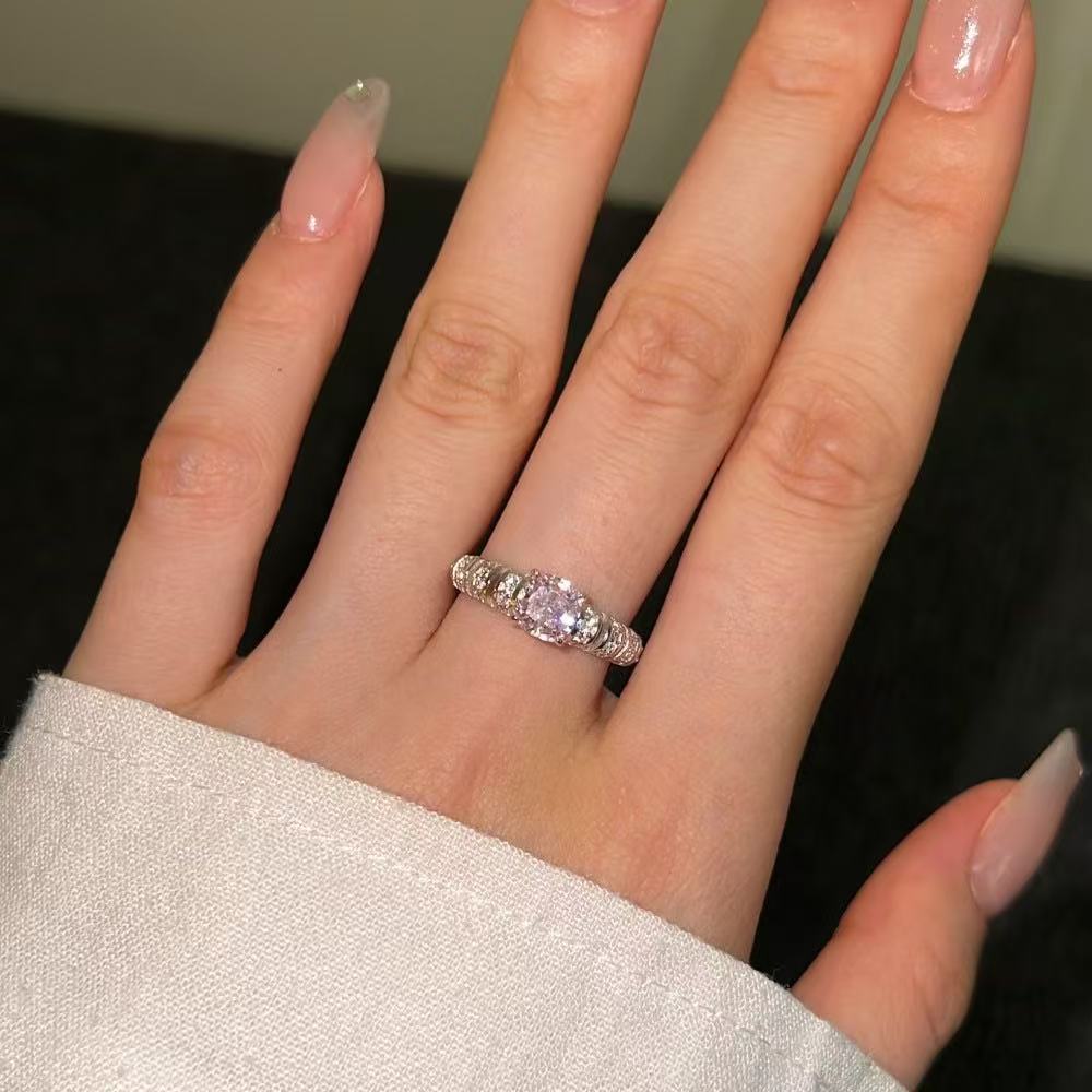 Coussin de bague en argent sterling Adore