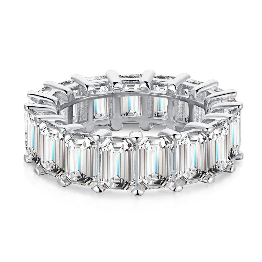 Anillo de plata esterlina con banda de diamante esmeralda