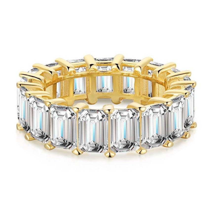 Anillo de plata esterlina con banda de diamante esmeralda