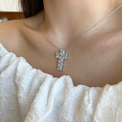 Collier croix scintillante en argent sterling