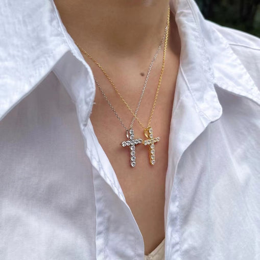 Collier en argent sterling avec croix en zircon