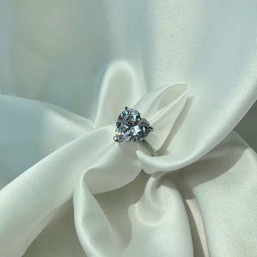 Anillo de corazón de amor fantástico