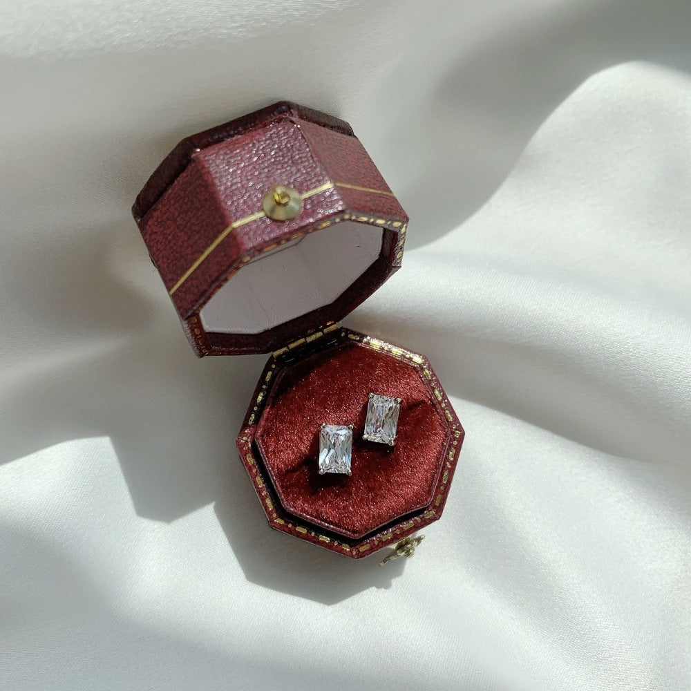 Boucles d'oreilles classiques en zircon